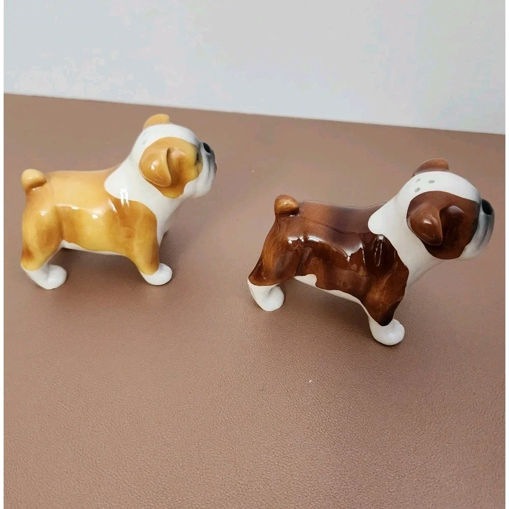 Bulldogs Attractives Salt Pepper Shaker Made of Ceramic Magnetic New *No Box